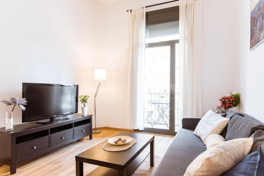One Bedroom Flat Close To Beach バルセロナ エクステリア 写真
